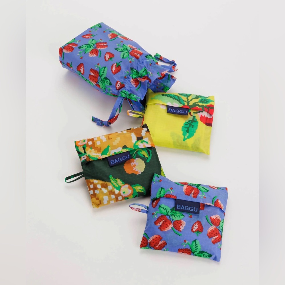 NWOT BAGGU Standard Reusable Bags in Sets of 3- Needlepoint Fruits